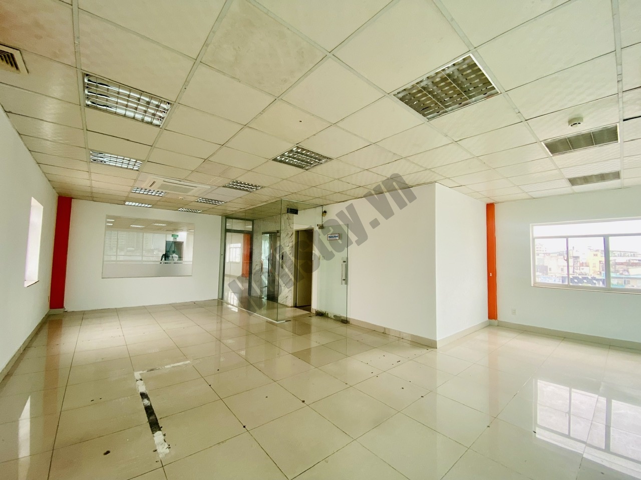 Sàn văn phòng 150m2 - Mặt tiền đường Lê Văn Sĩ, Tân Bình